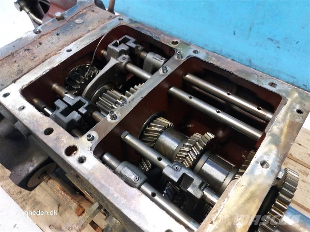 CASE Farmall 95A Трансмиссии