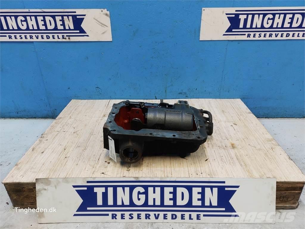 CASE Farmall 95A Навесное оборудование и запчасти