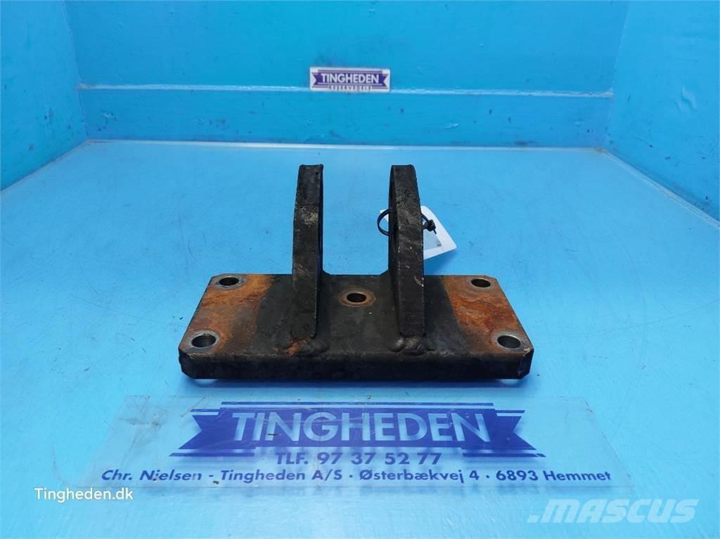 CASE Farmall 95A Навесное оборудование и запчасти