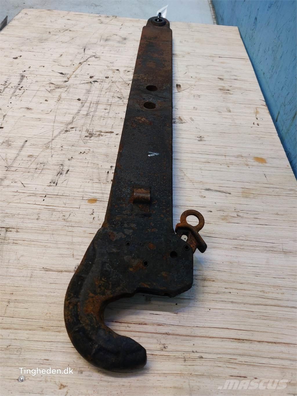 CASE Farmall 95A Навесное оборудование и запчасти