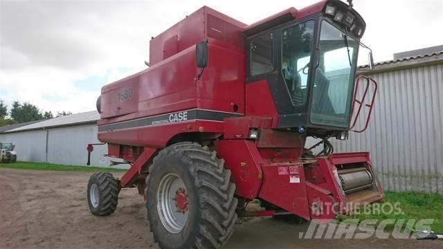 Case IH 1680 Зерноуборочные комбайны
