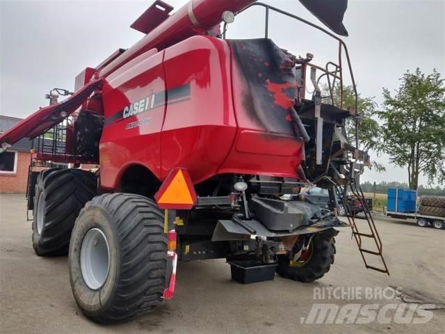 Case IH 8010 Зерноуборочные комбайны