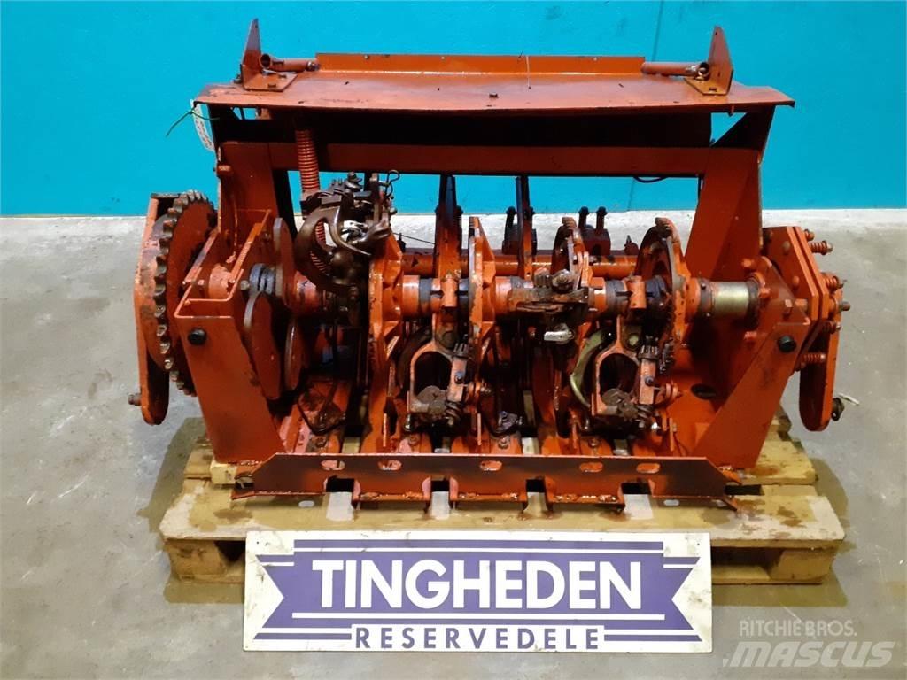 Hesston 4700 Комплектующие сельхозмашин для уборки сена