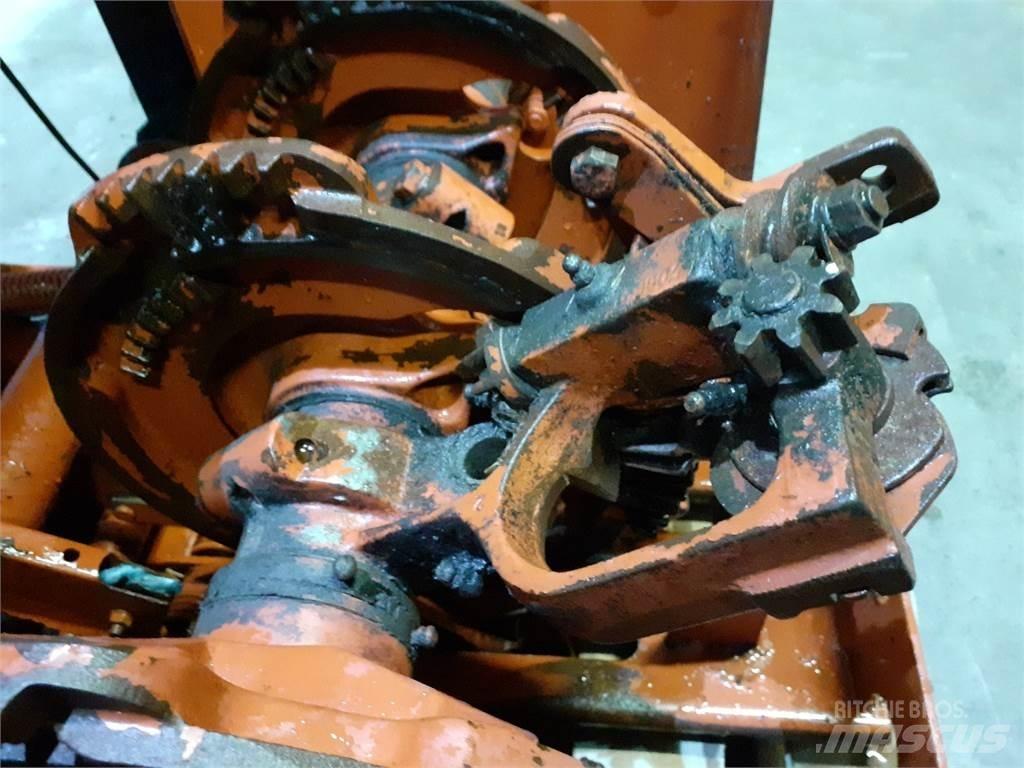 Hesston 4700 Комплектующие сельхозмашин для уборки сена