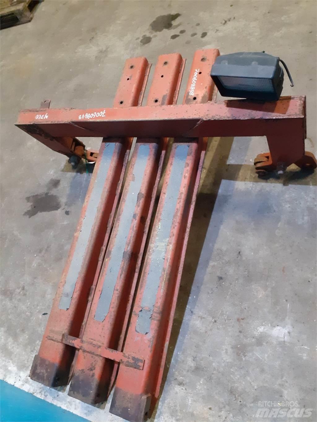 Hesston 4700 Киповые захваты