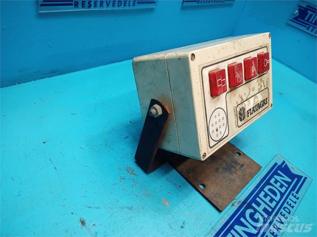 Hesston 4700 Электронные блоки