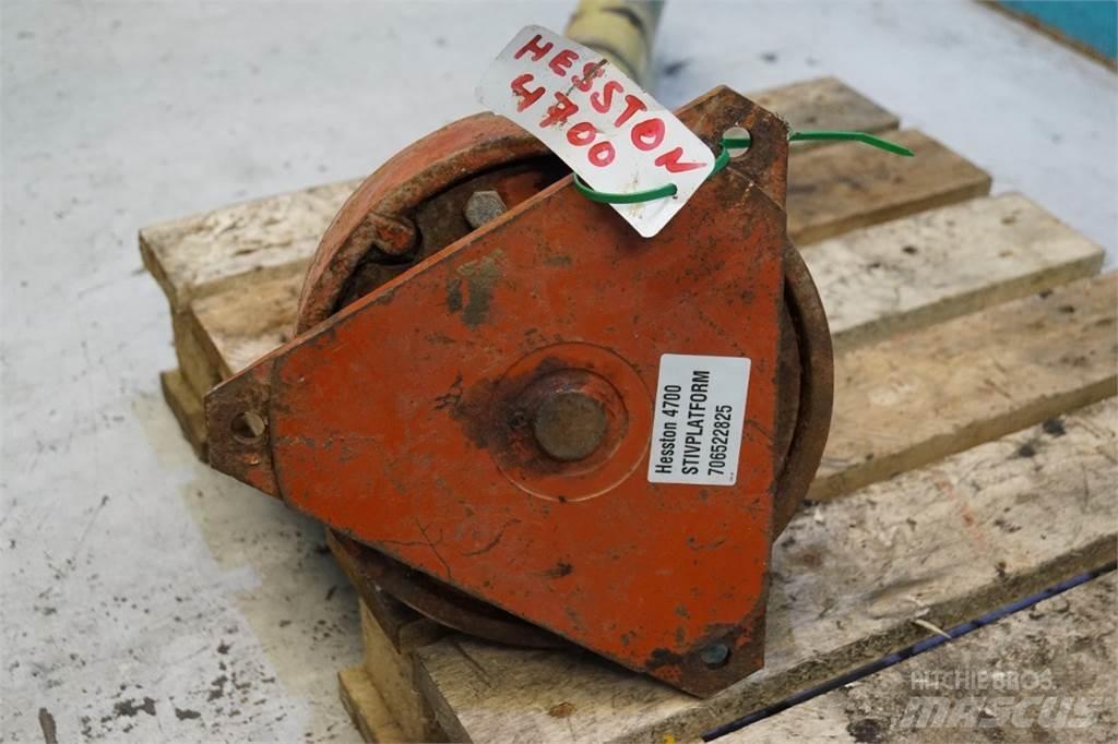 Hesston 4700 Навесное оборудование и запчасти