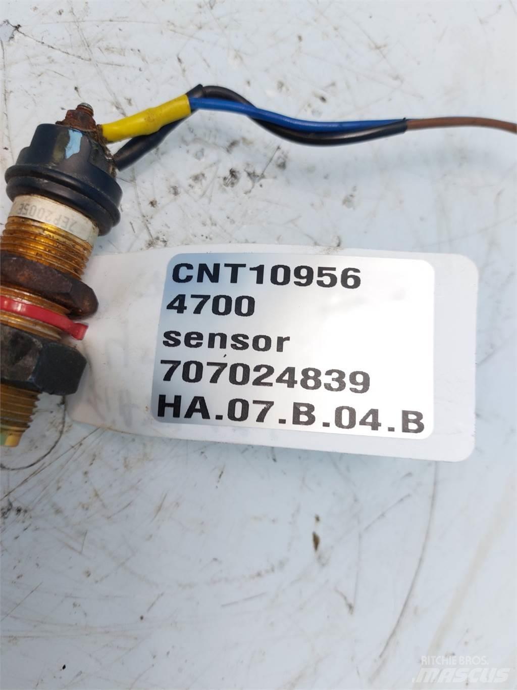 Hesston 4700 Электронные блоки