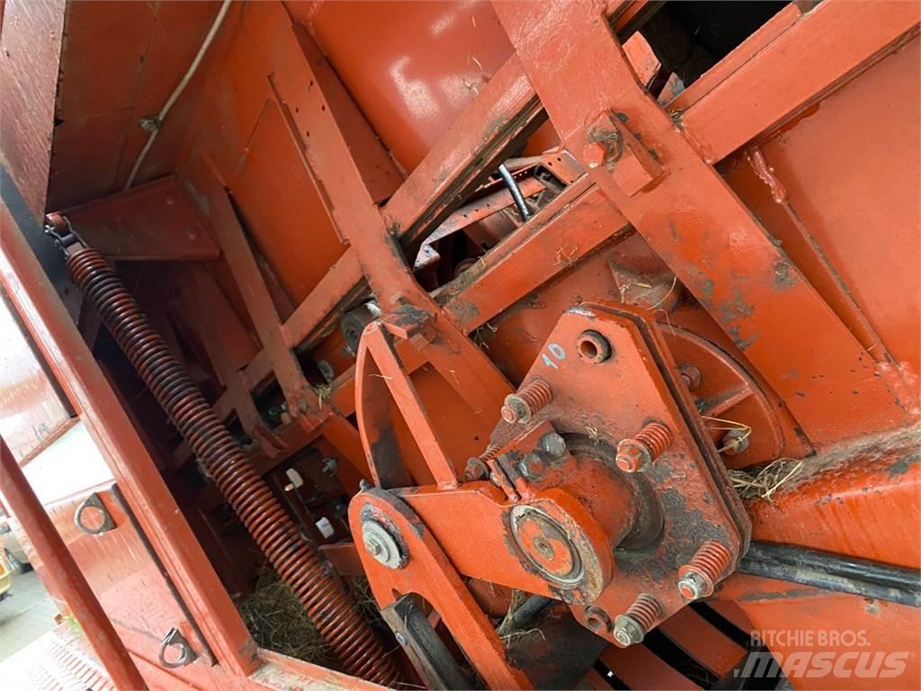 Hesston 4700 Тюковые пресс-подборщики