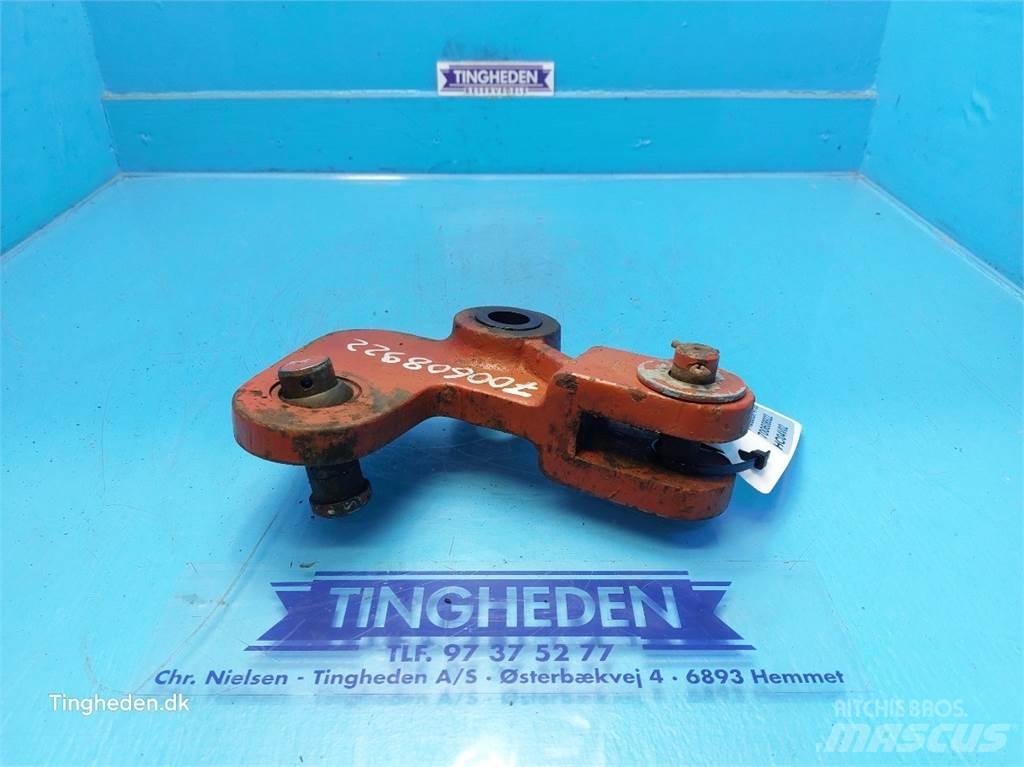 Hesston 4700 Киповые захваты
