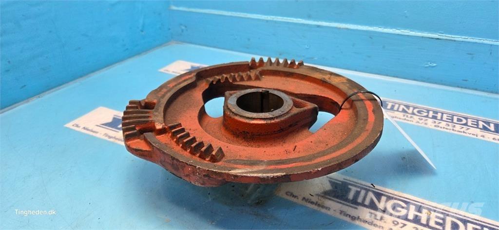 Hesston 4700 Комплектующие сельхозмашин для уборки сена