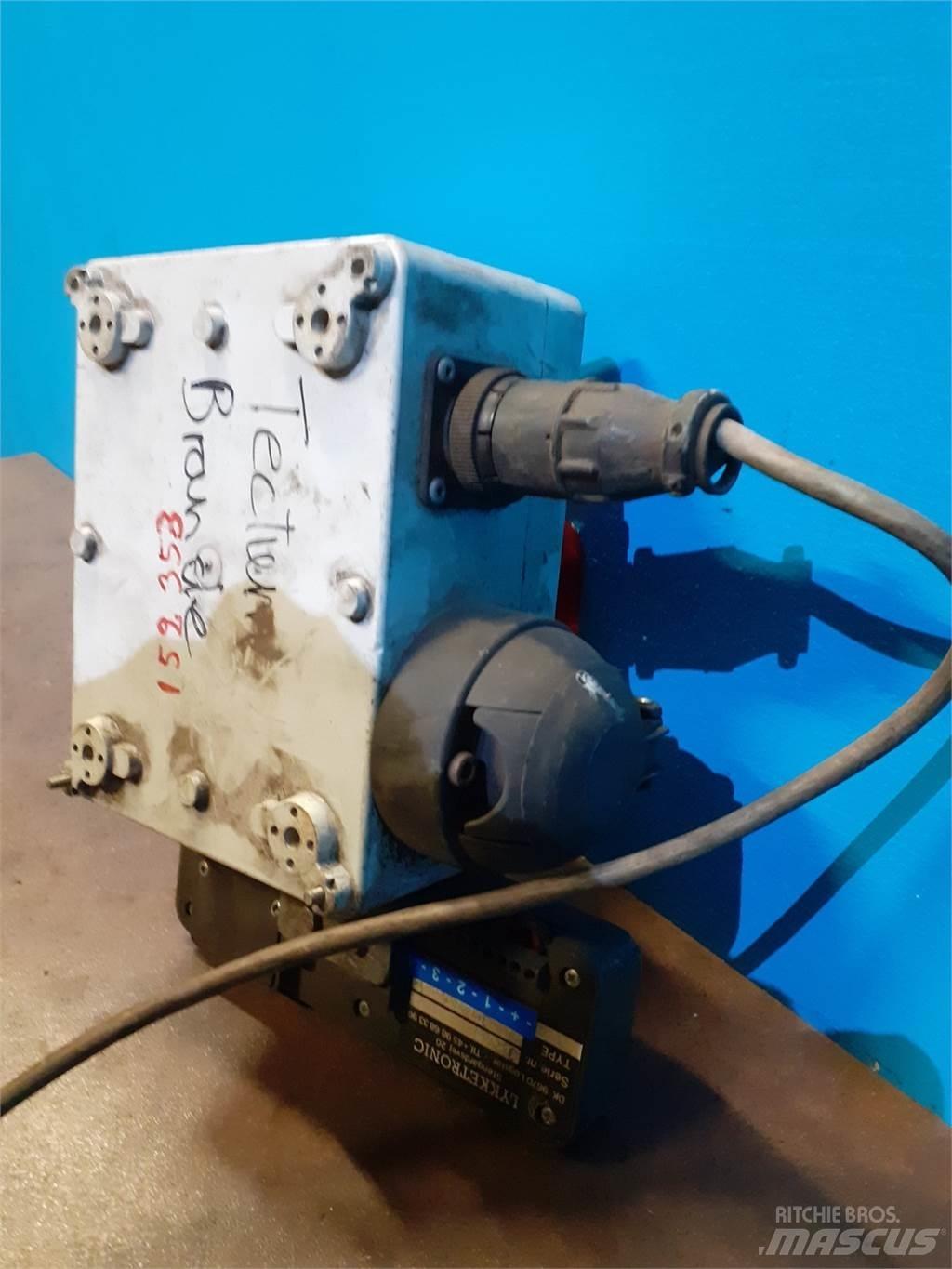 Hesston 4800 Электронные блоки