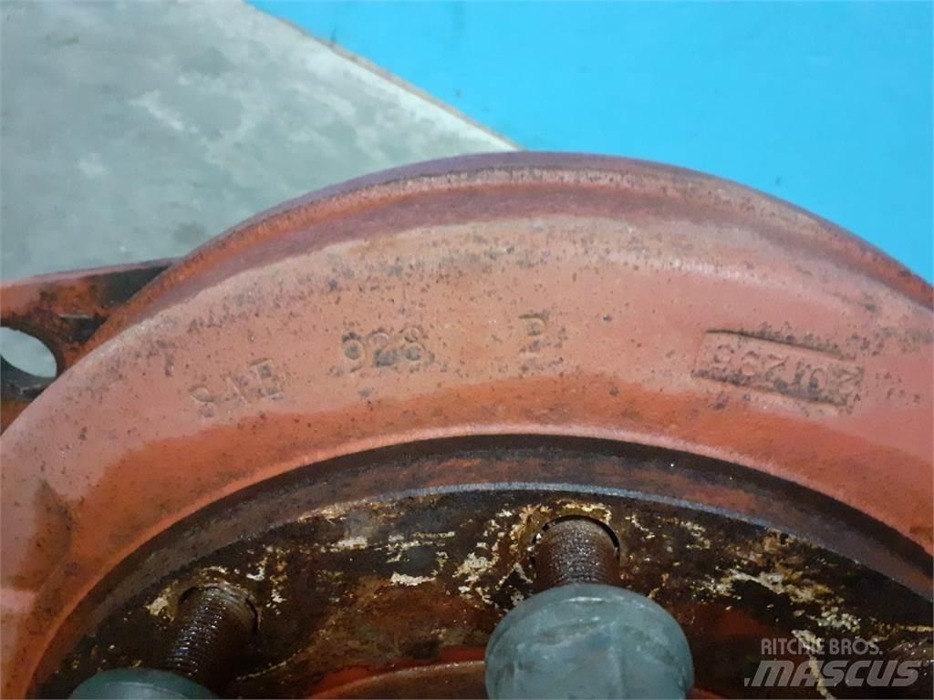 Hesston 4900 Оси