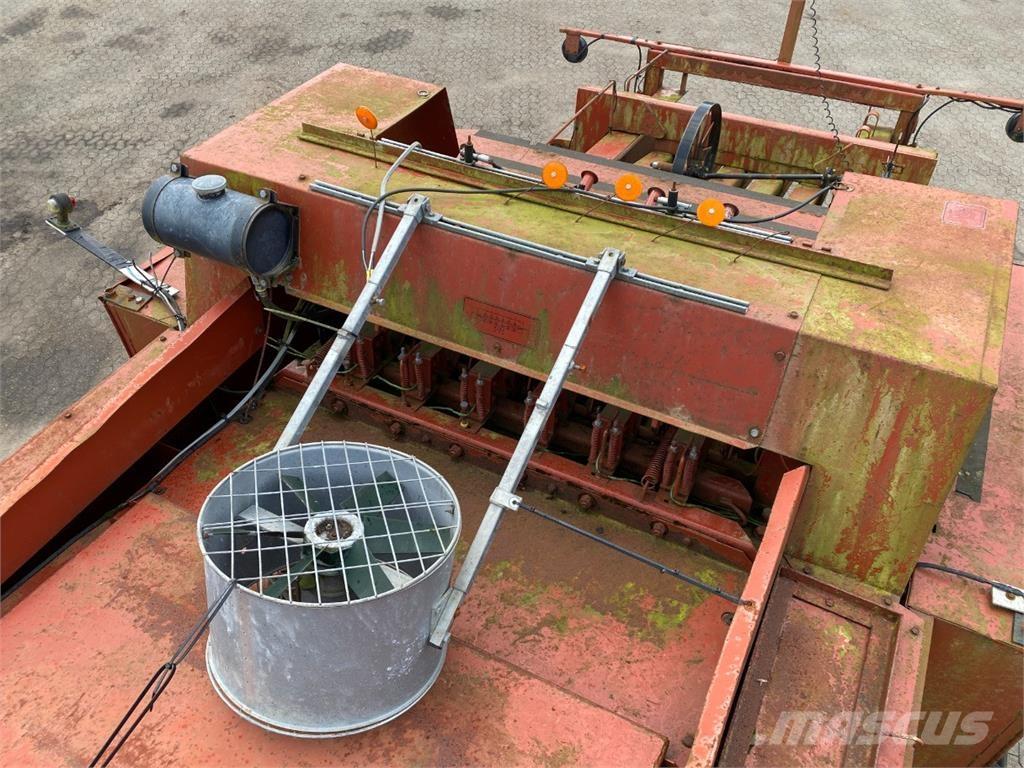 Hesston 4900 Тюковые пресс-подборщики