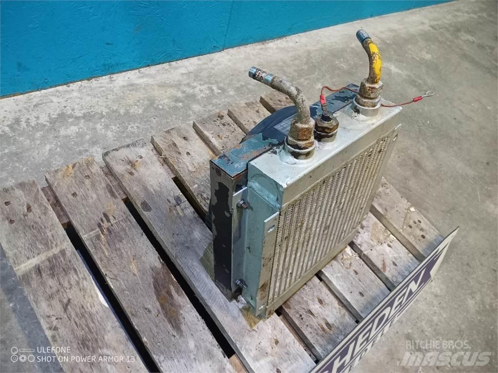 Hydrema 906A Радиаторы