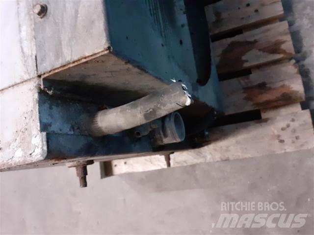 Hydrema 906C Радиаторы