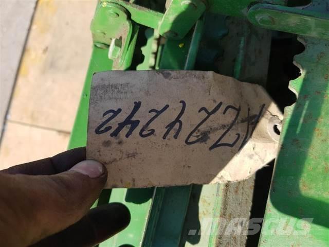 John Deere 1052 Компоненты для зерноуборочных комбайнов