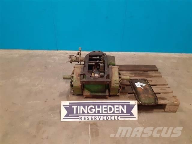John Deere 1075 Трансмиссии