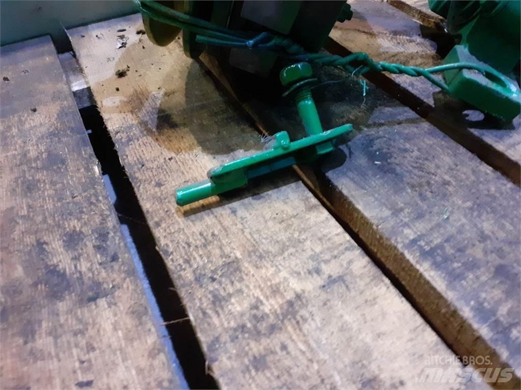 John Deere 1075 Компоненты для зерноуборочных комбайнов