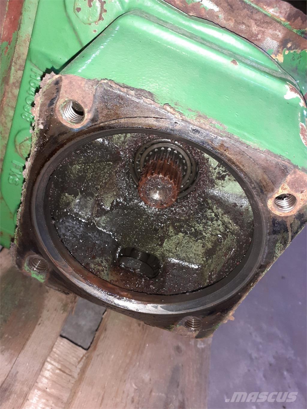 John Deere 1075 Трансмиссии
