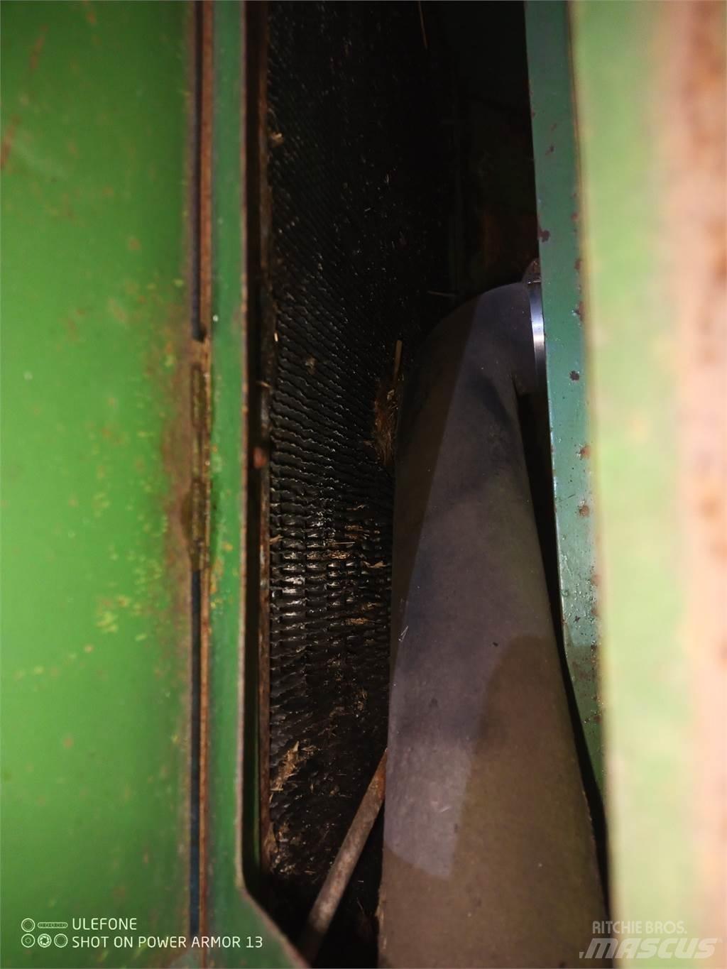 John Deere 1075 Кабины