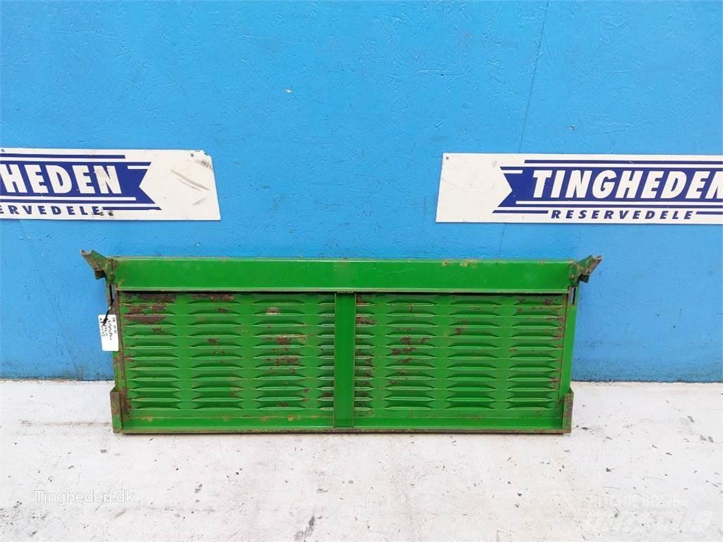John Deere 1075 Пескоразбрасыватели