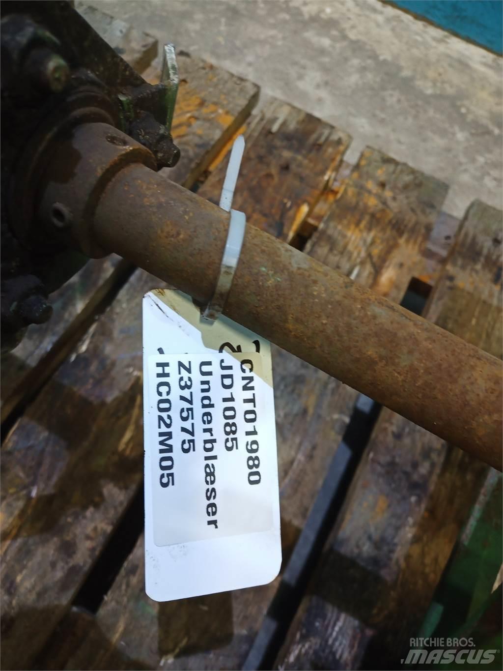 John Deere 1085 Пескоразбрасыватели