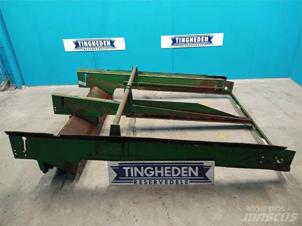 John Deere 1085 Пескоразбрасыватели