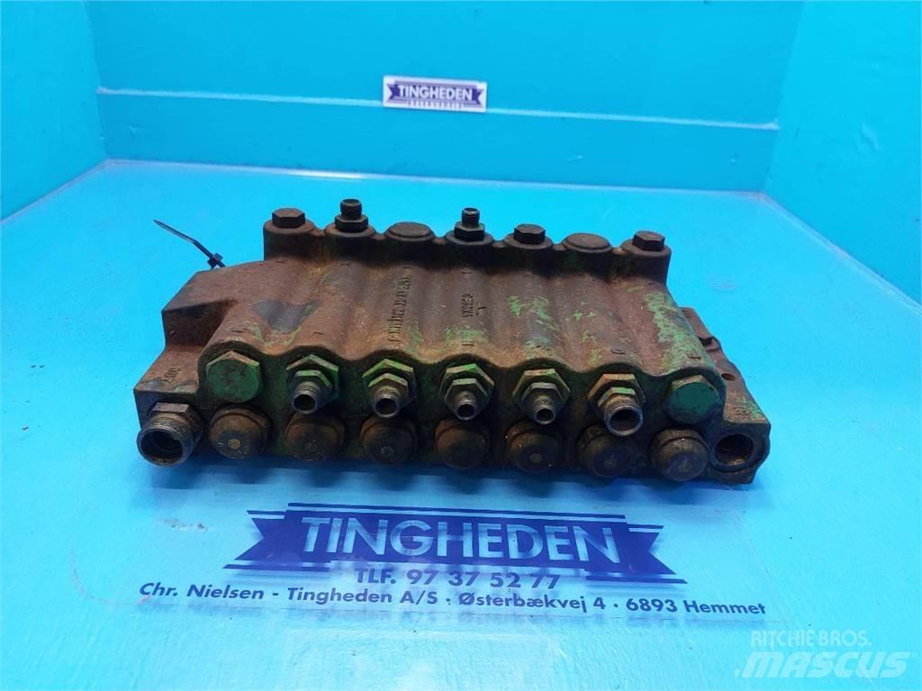 John Deere 1085 Детали гидравлической системы