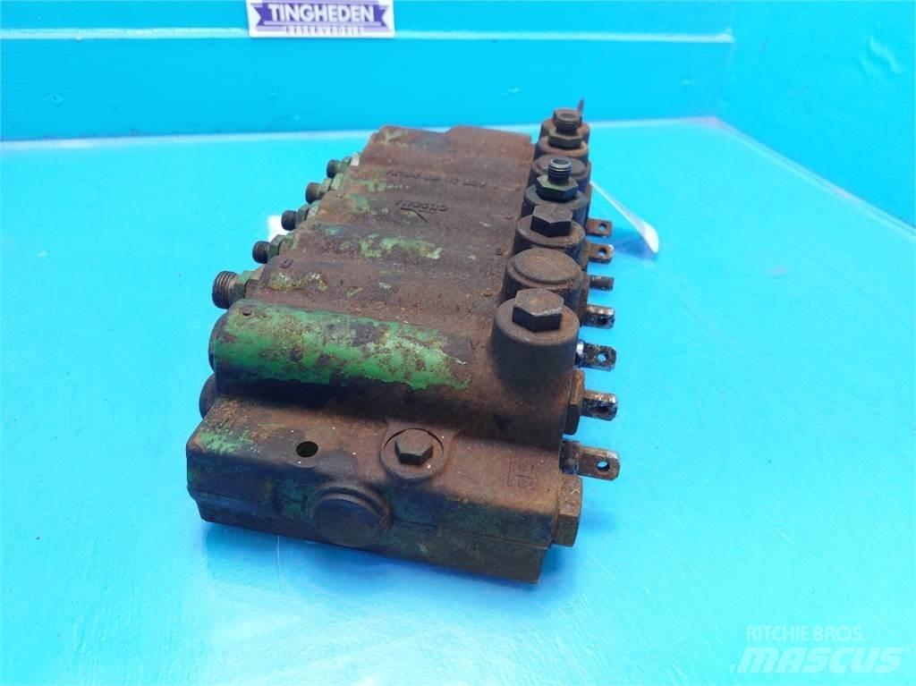 John Deere 1085 Детали гидравлической системы