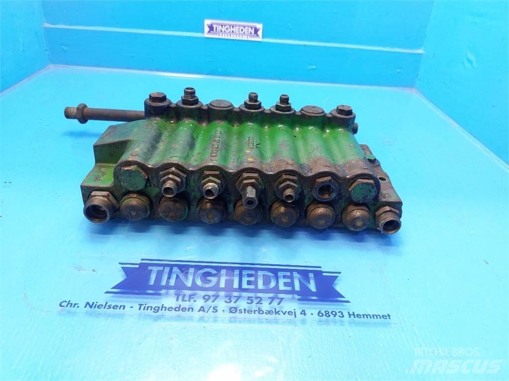 John Deere 1085 Детали гидравлической системы