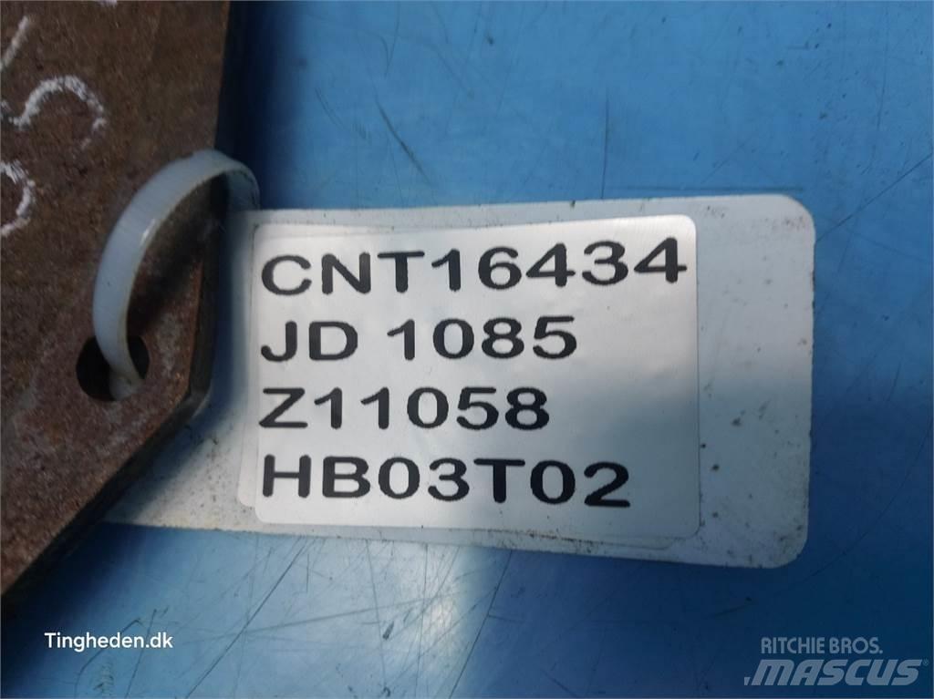 John Deere 1085 Пескоразбрасыватели