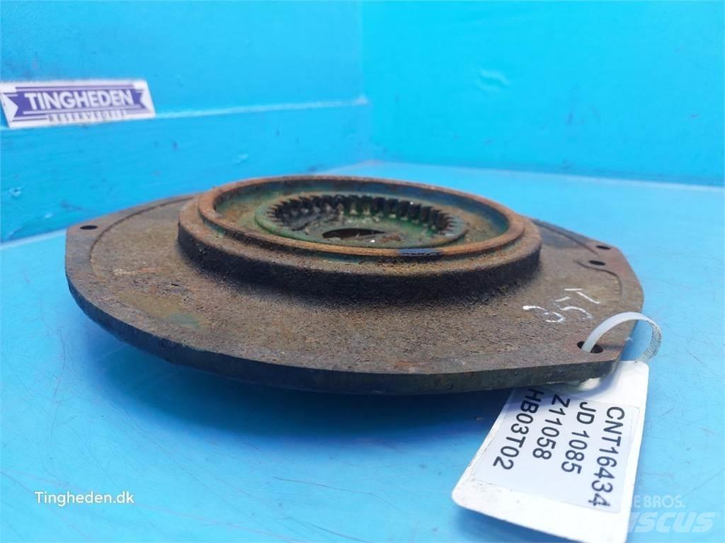 John Deere 1085 Пескоразбрасыватели