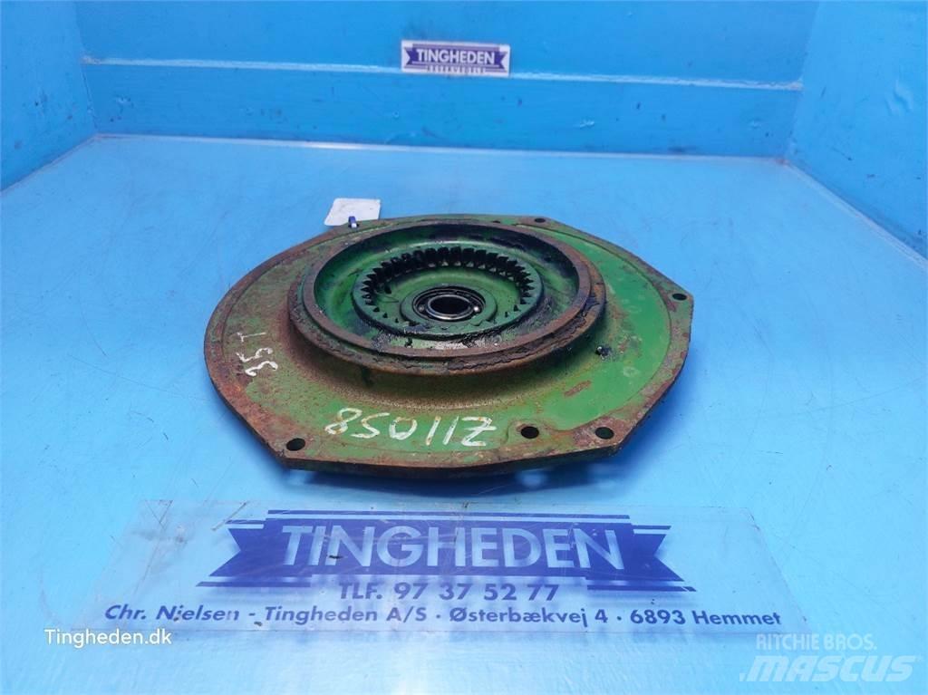John Deere 1085 Пескоразбрасыватели