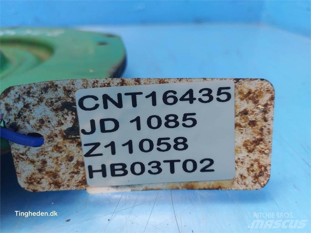 John Deere 1085 Пескоразбрасыватели