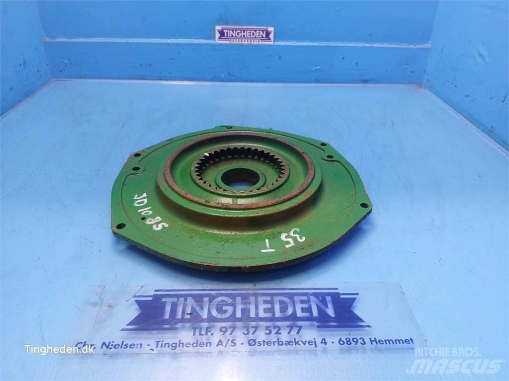 John Deere 1085 Пескоразбрасыватели