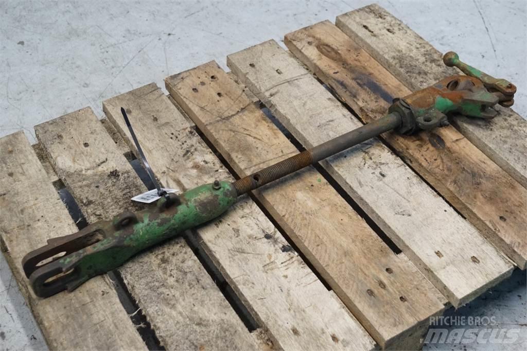 John Deere 1530 Навесное оборудование и запчасти