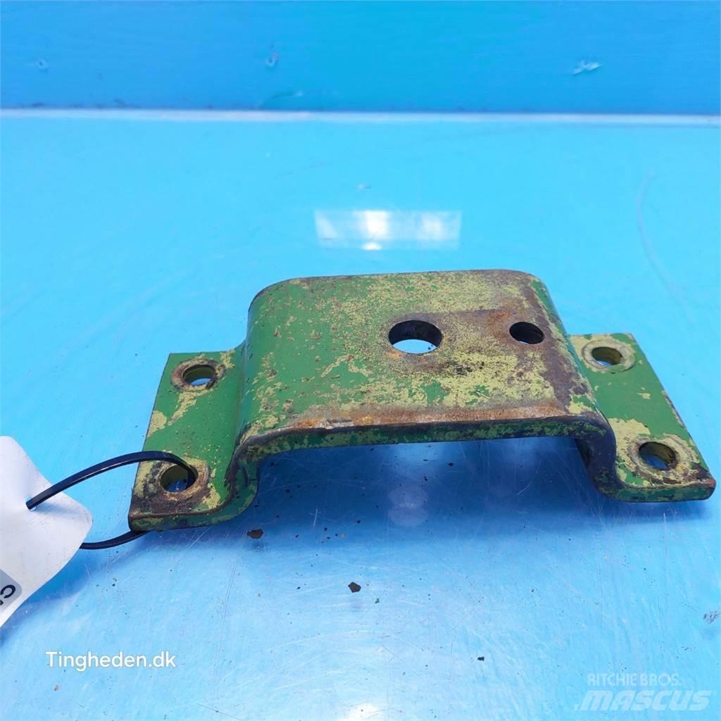 John Deere 1630 Навесное оборудование и запчасти