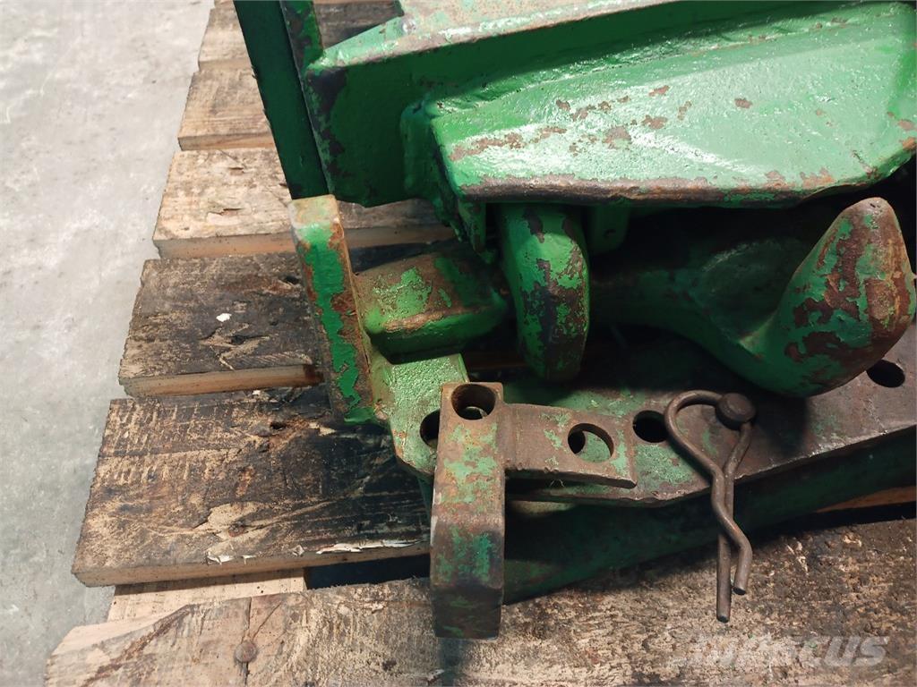 John Deere 1640 Навесное оборудование и запчасти