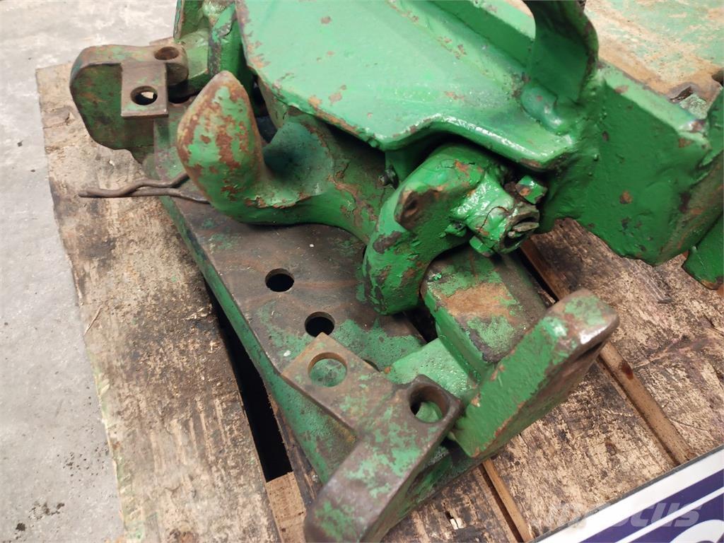 John Deere 1640 Навесное оборудование и запчасти