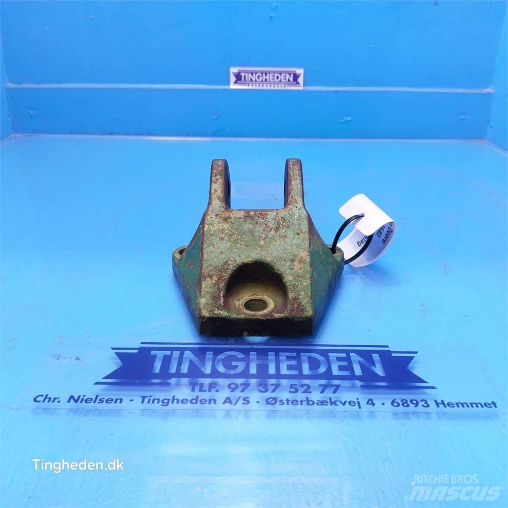 John Deere 1640 Навесное оборудование и запчасти