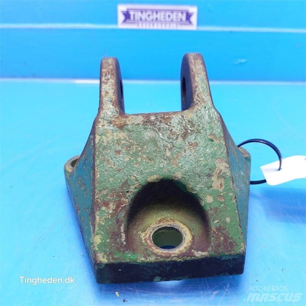 John Deere 1640 Навесное оборудование и запчасти