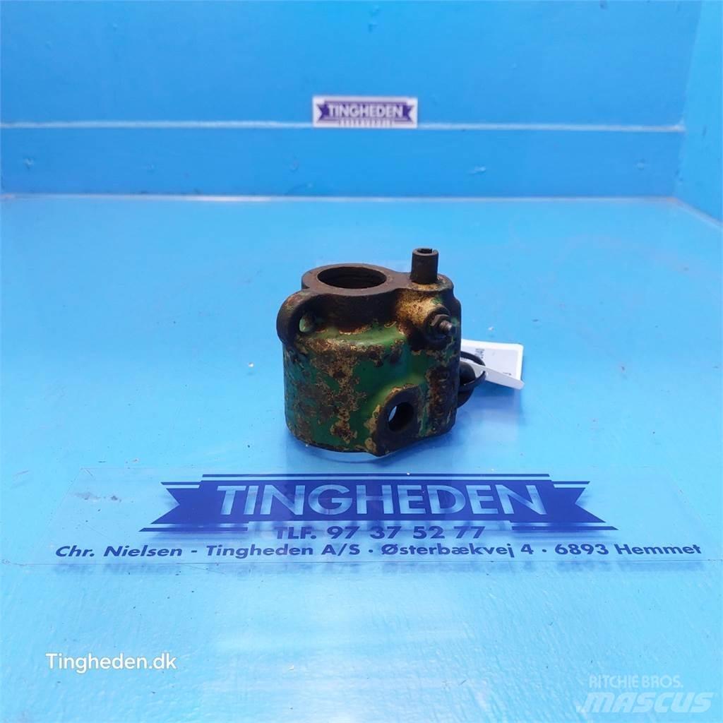 John Deere 1640 Навесное оборудование и запчасти
