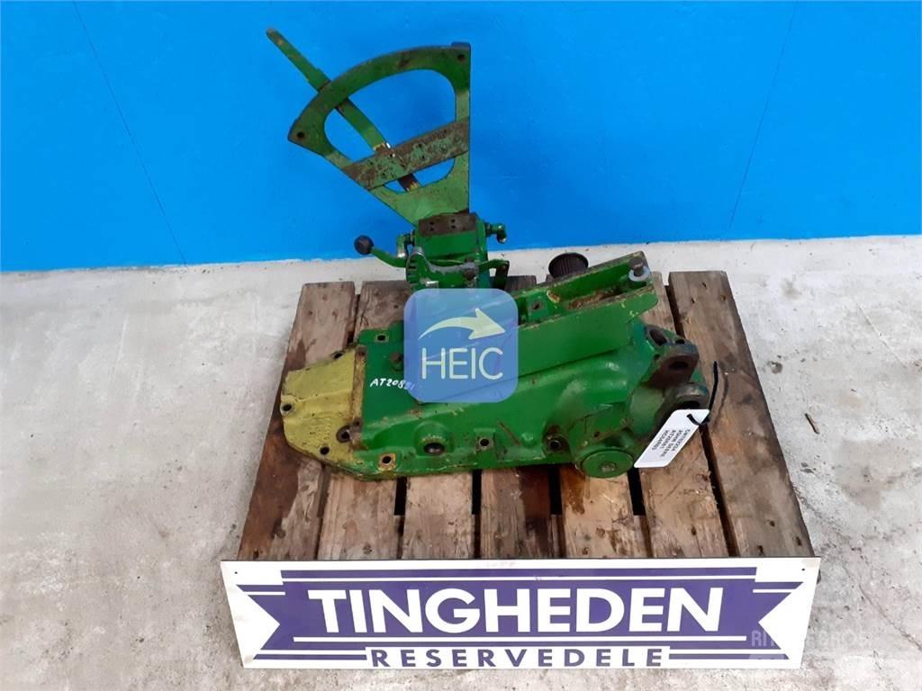 John Deere 2030 Навесное оборудование и запчасти
