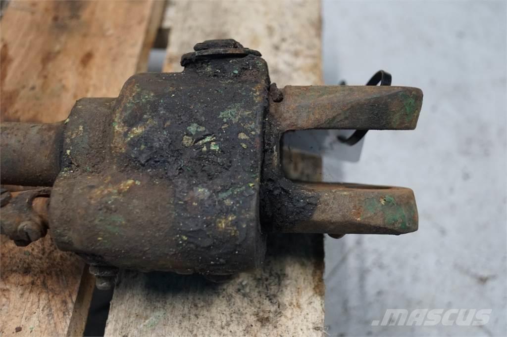 John Deere 2040 Навесное оборудование и запчасти