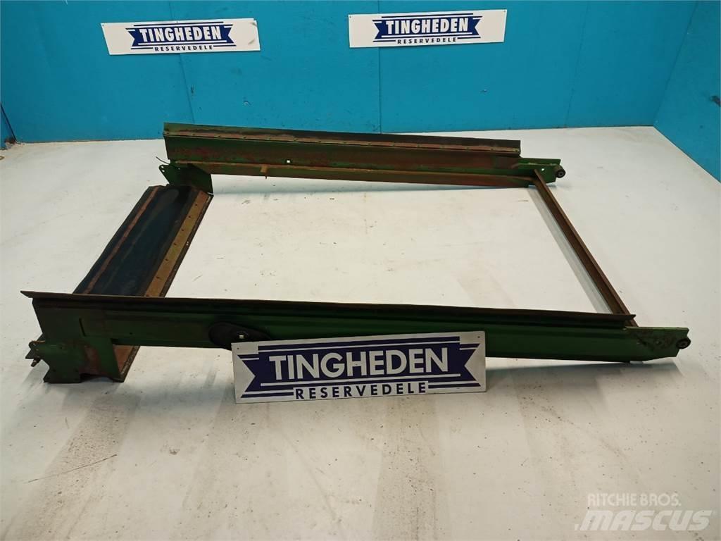 John Deere 2054 Пескоразбрасыватели