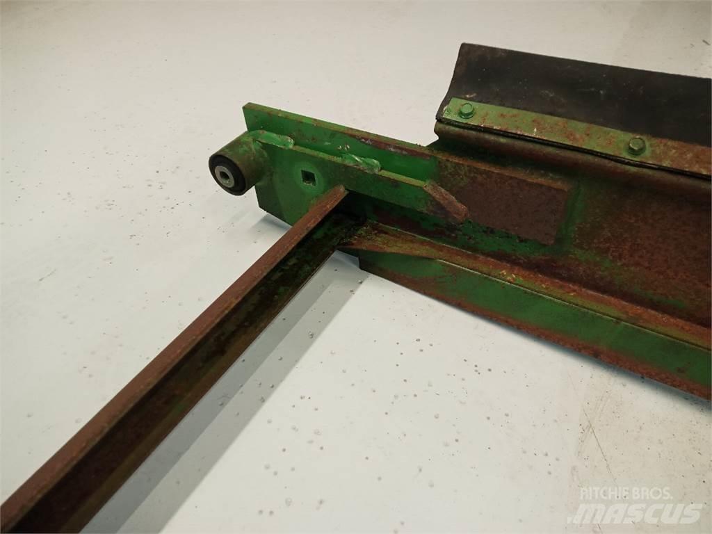John Deere 2054 Пескоразбрасыватели