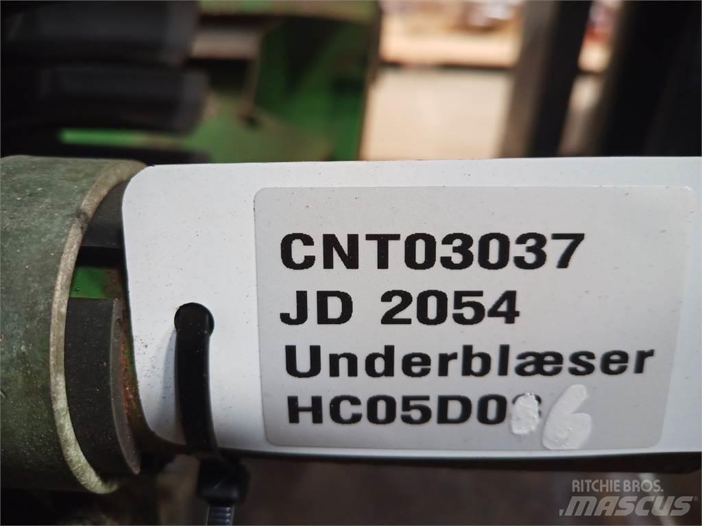 John Deere 2054 Пескоразбрасыватели