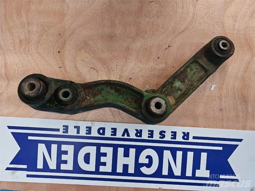 John Deere 2054 Пескоразбрасыватели