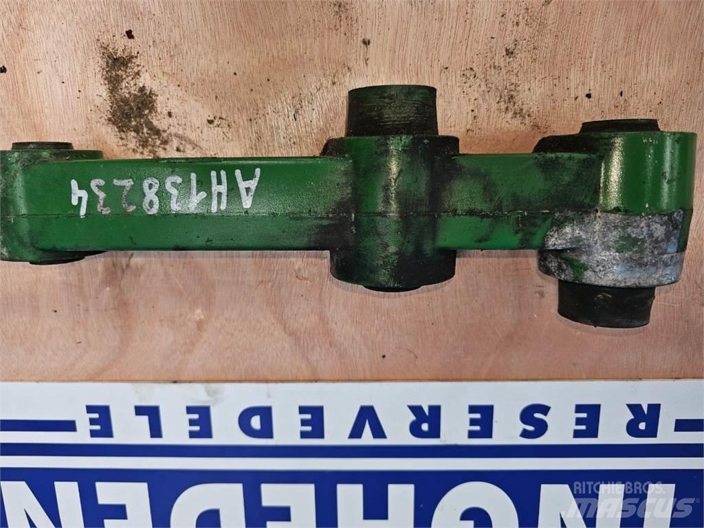 John Deere 2054 Пескоразбрасыватели